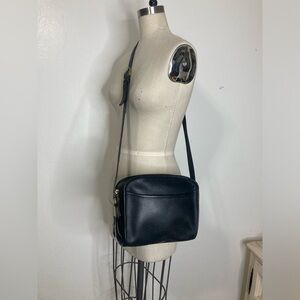 Vintage coach 8087 beautiful leather and brass crossbody purse